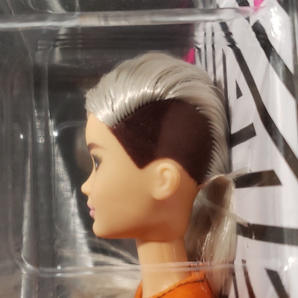 NIB 2018 Barbie Fashionistas #107 Malibu Barbie - Picture 4 of 16